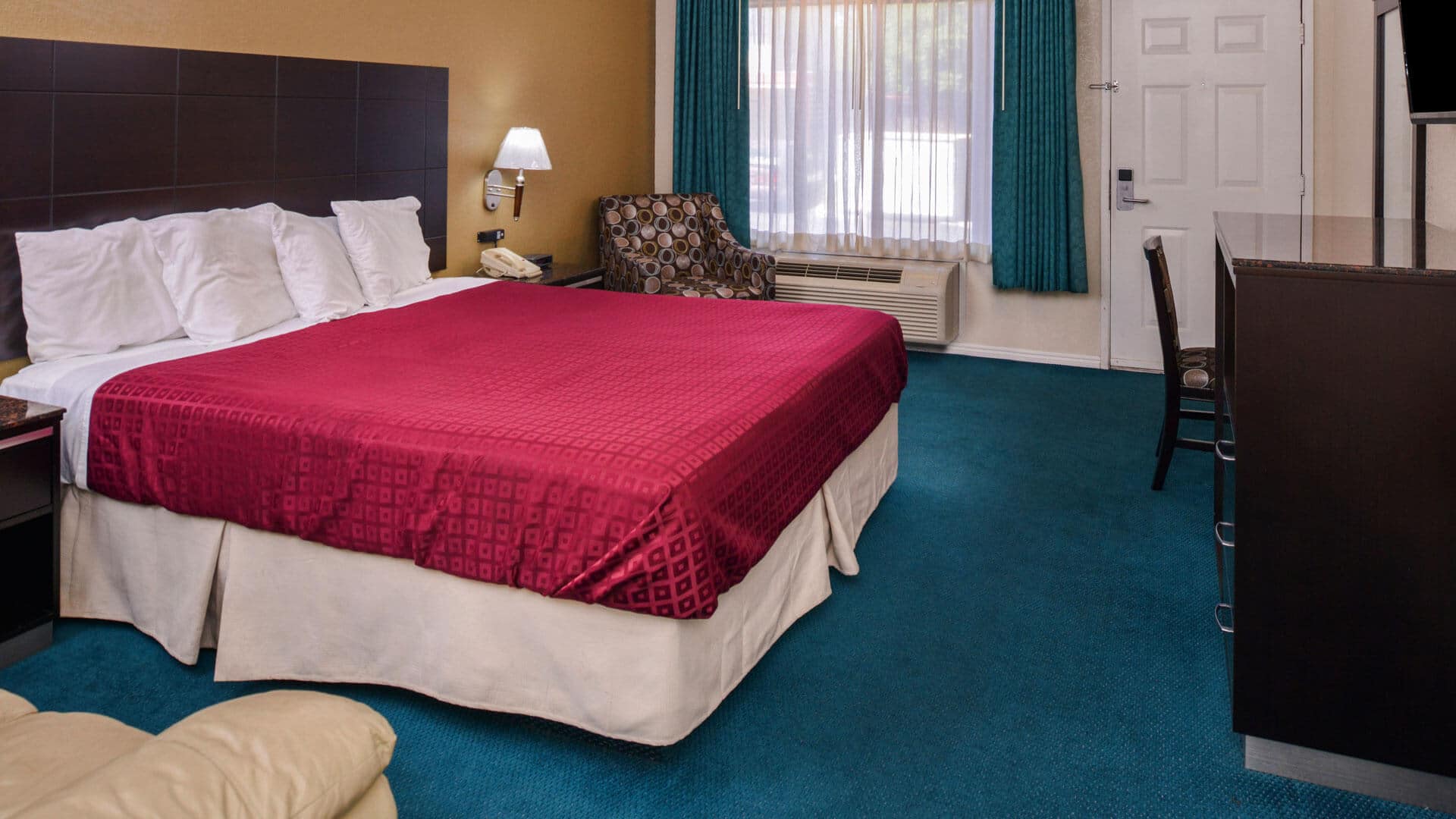 Single Queen Non Smoking Room